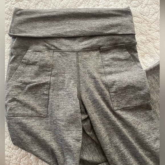 Grey Aerie Flare Yoga Pants with Pockets - Picture 3 of 6